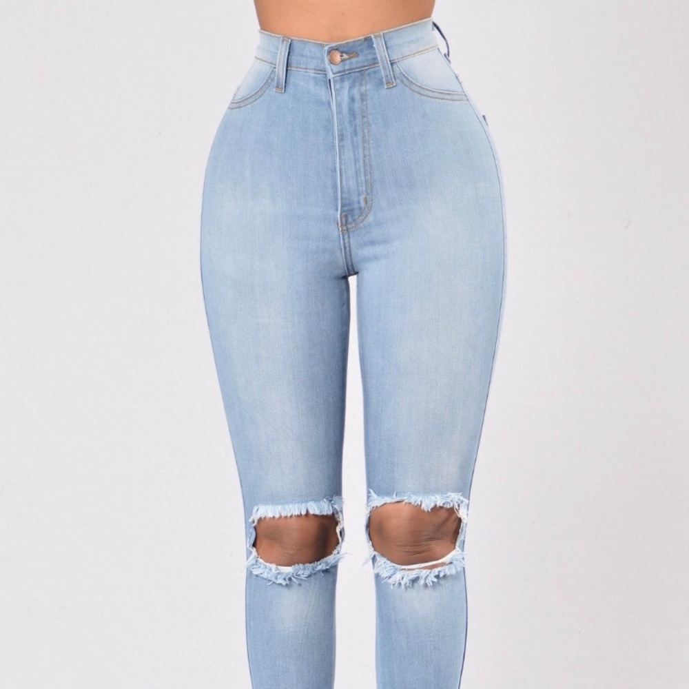 Fashion Nova Stretch Jeans w/ Knee rips